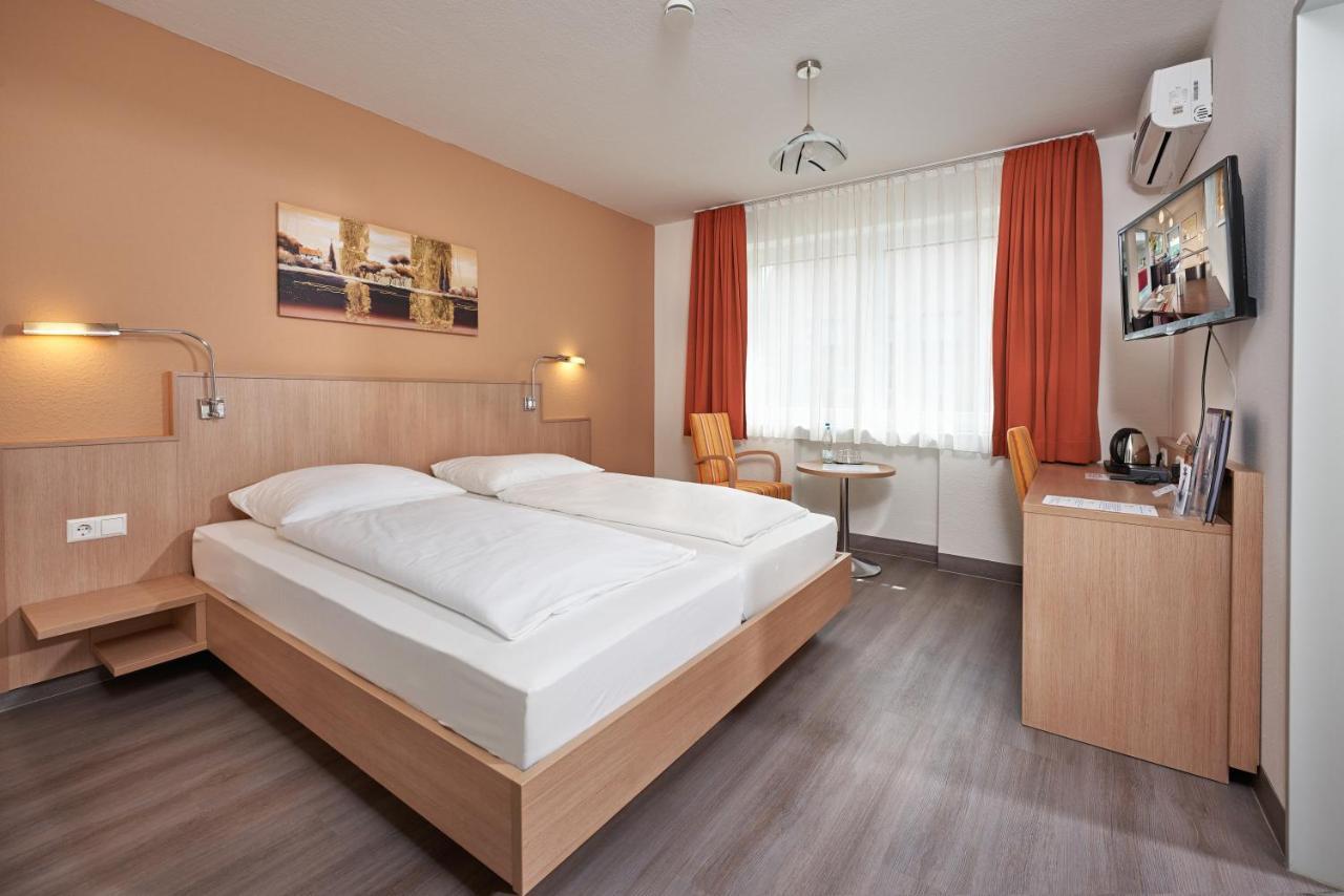 Hotel Touristik Нойенбург-ам-Райн Экстерьер фото