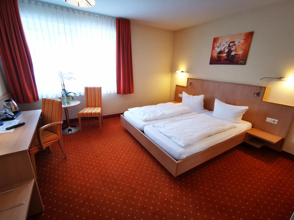 Hotel Touristik Нойенбург-ам-Райн Экстерьер фото